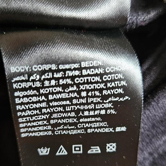 🌺BEBE Peekaboo Crop Top - Picture 4 of 5